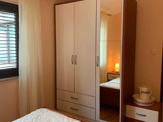 Nives - Three Bedroom With Terrace And Sea View 아파트