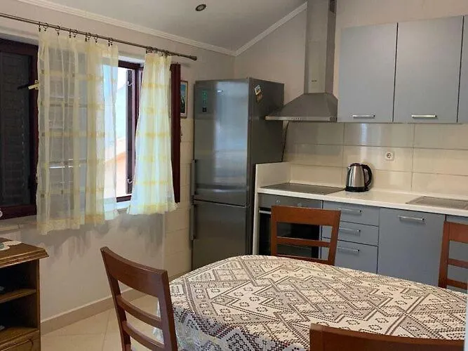 아파트 Nives - Three Bedroom With Terrace And Sea View Smokvica (Korcula)