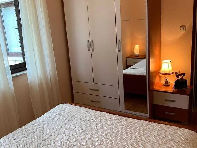 Nives - Three Bedroom With Terrace And Sea View 아파트