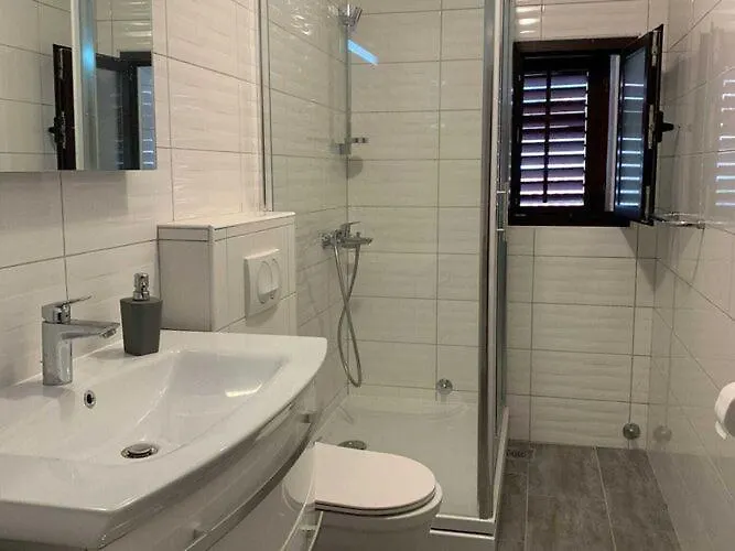 아파트 Nives - Three Bedroom With Terrace And Sea View Smokvica (Korcula)